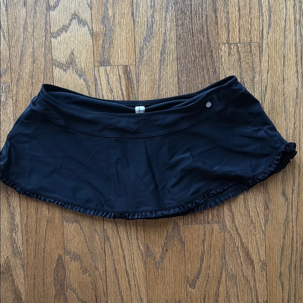 AE black swim skirt